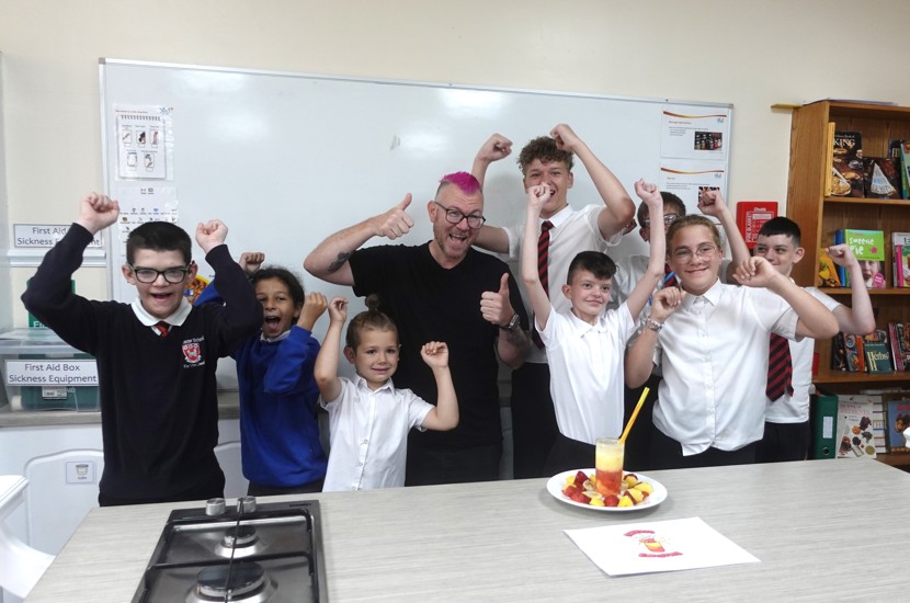 (Scott Garthwaite (centre) with the winning team, ‘Destroy Smoothie’)